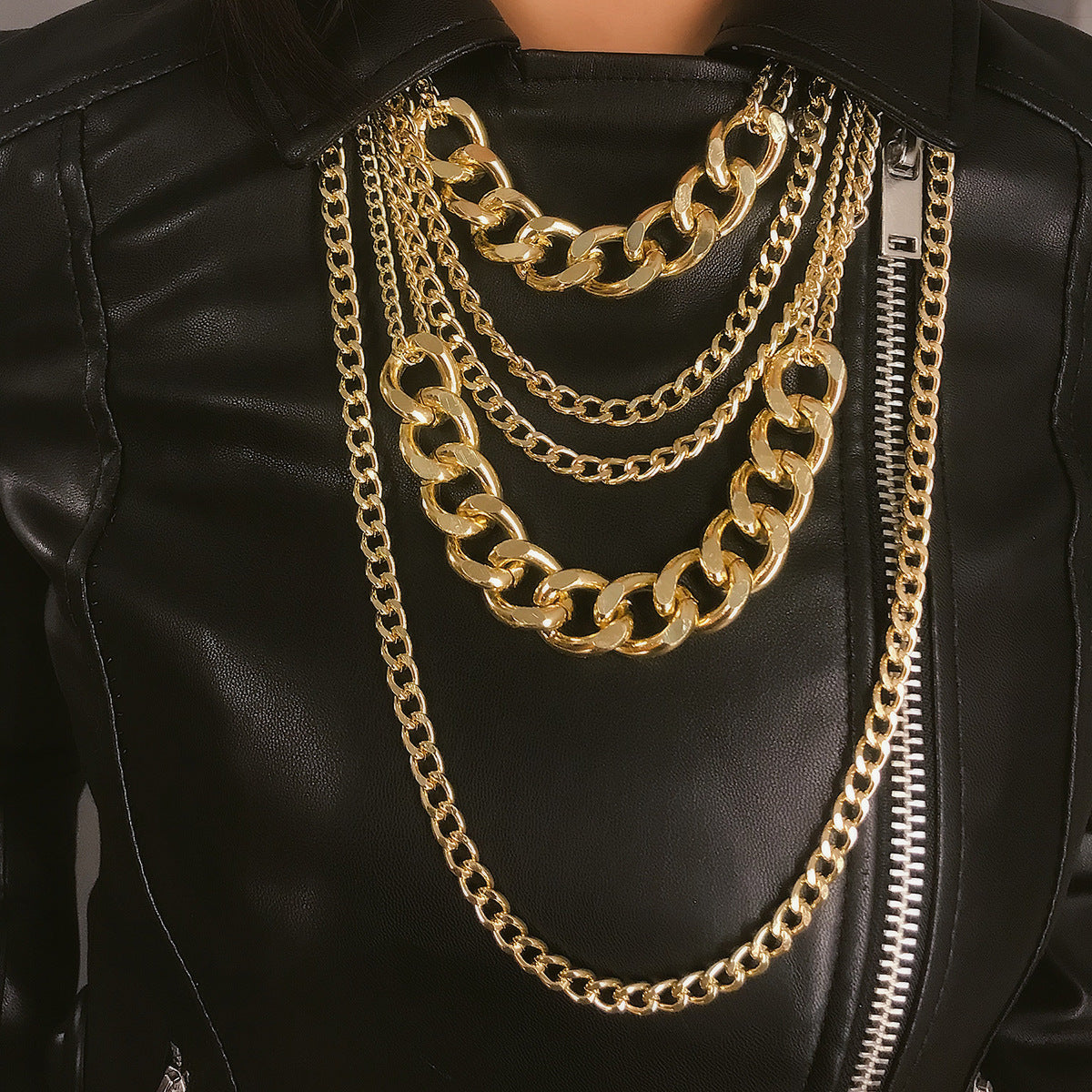 Collar multicapa con combinación de punk y hip hop