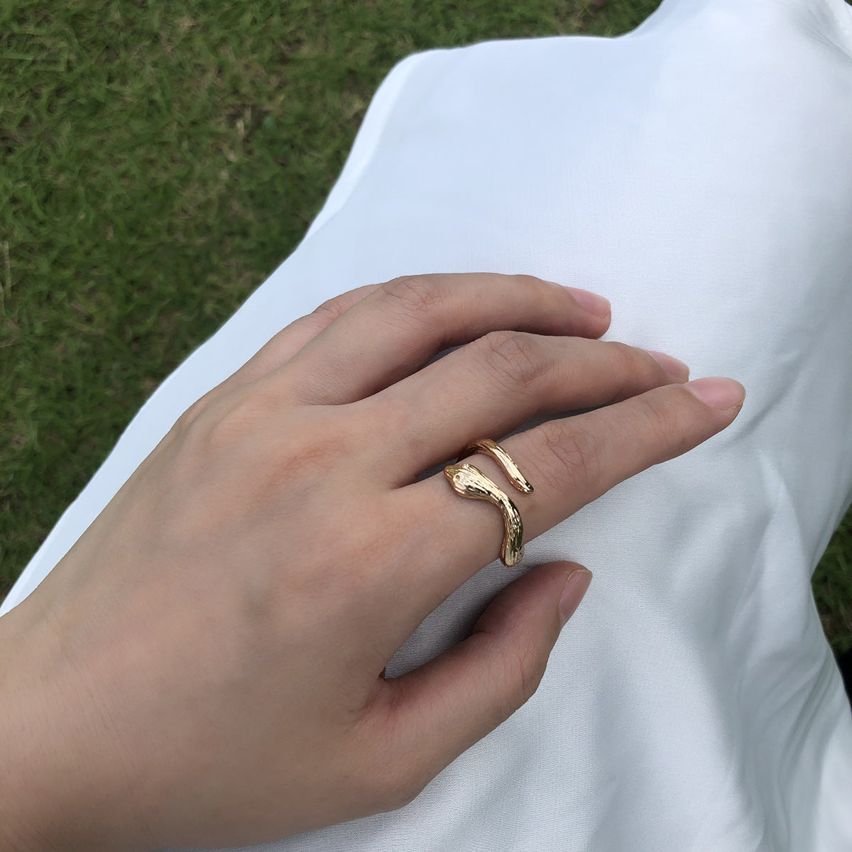 Simple Serpentine Ring
