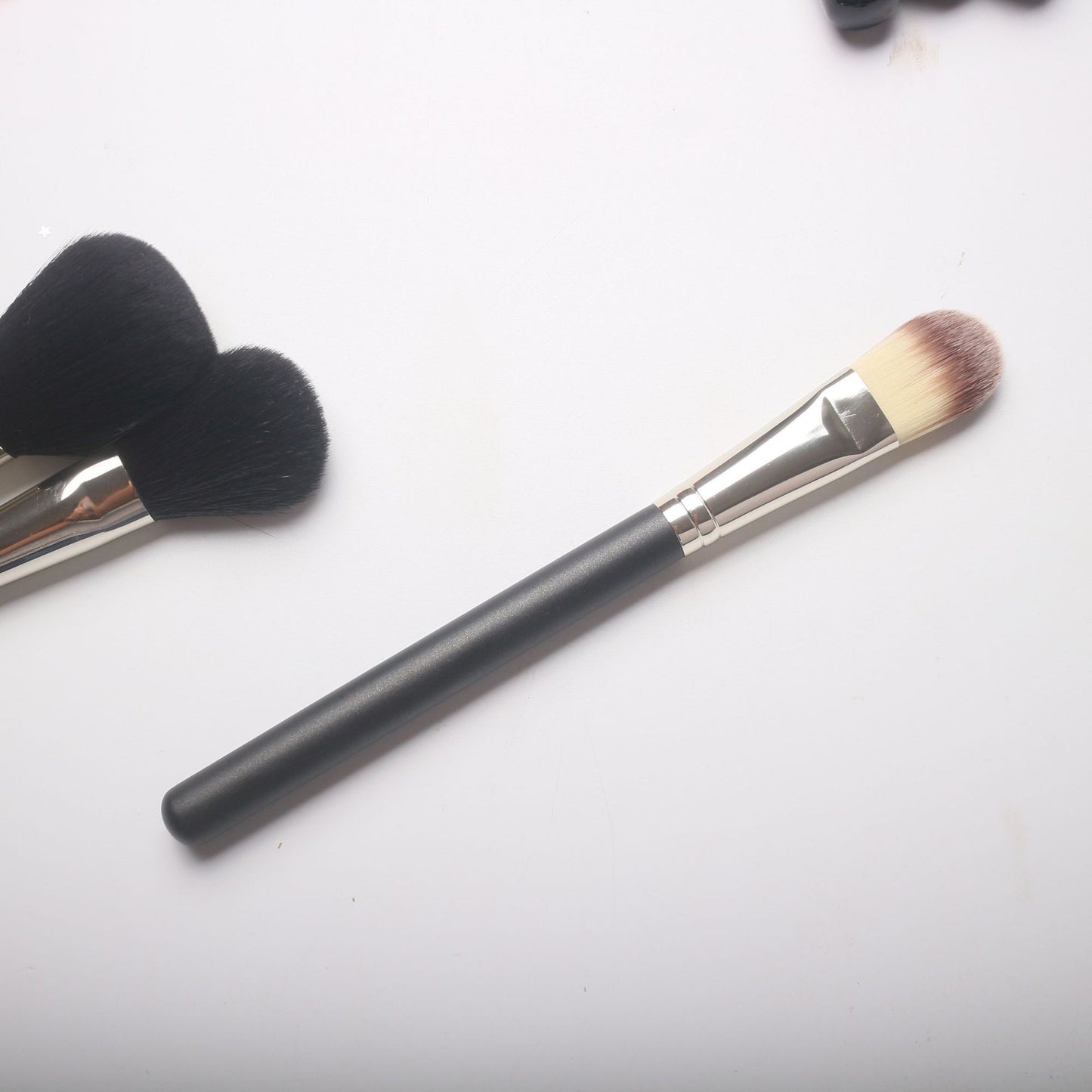 190 Tongue-Shaped Foundation Brush