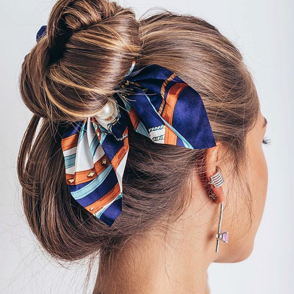Lazo para el pelo con colgante de perla y forma de intestino grueso