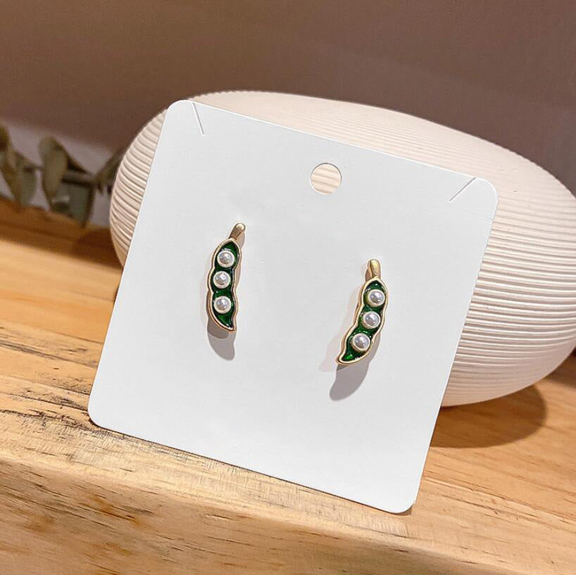Pearl pea clip stud earrings