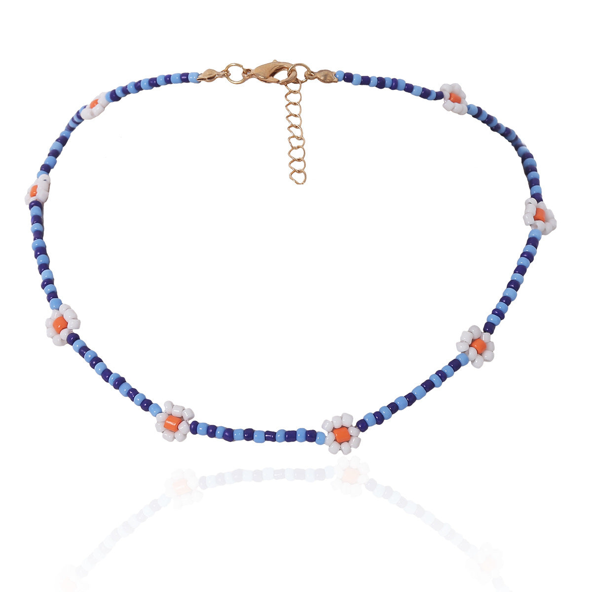Collar geométrico de flores tejidas con cuentas de arroz
