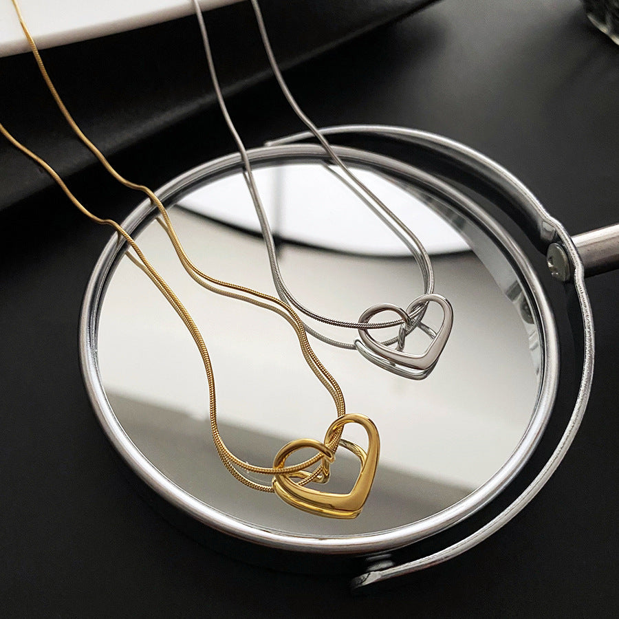 Collar de corazón hueco de acero de titanio, diseño elegante, colgante minimalista
