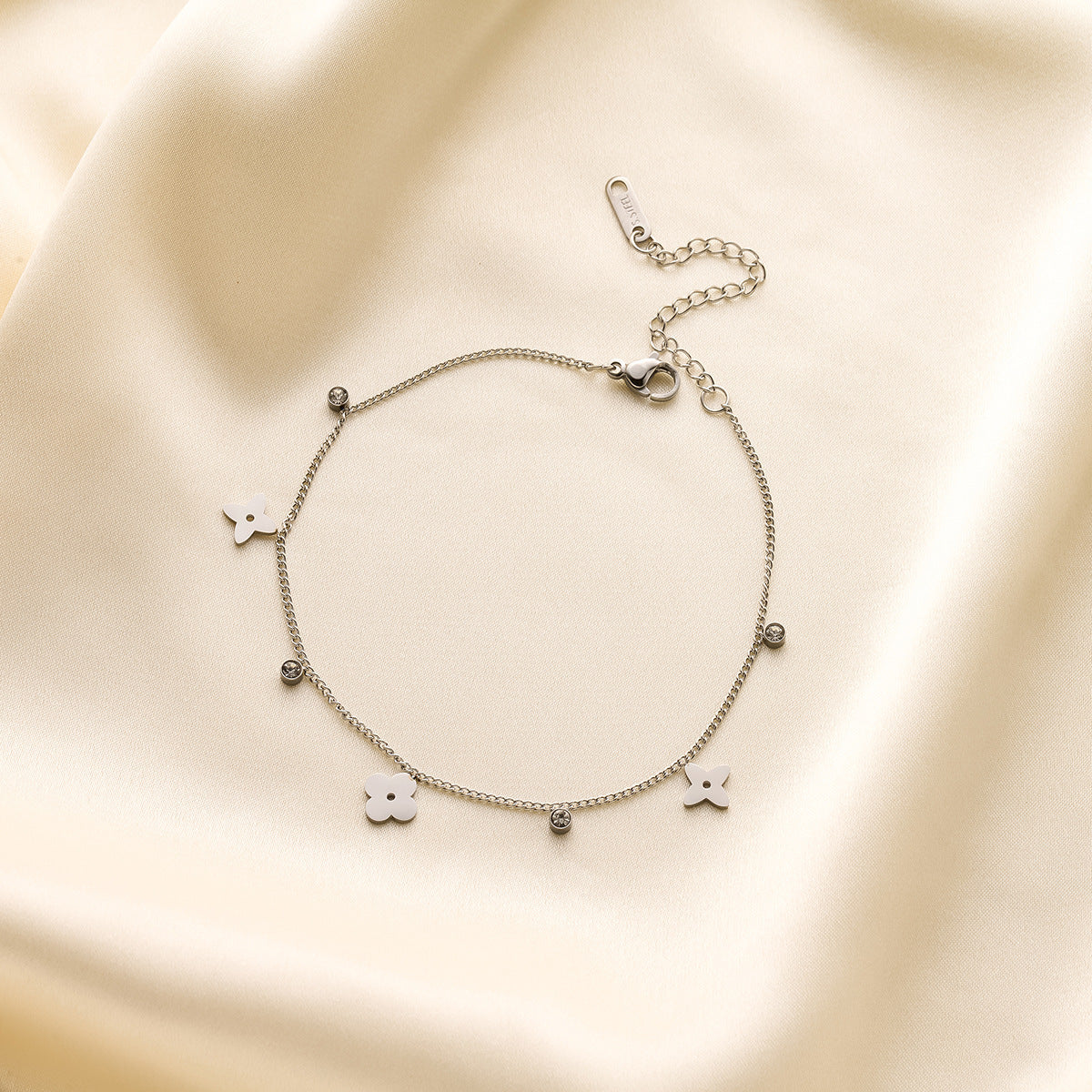 18K Gold Four-Leaf Flower Bracelet