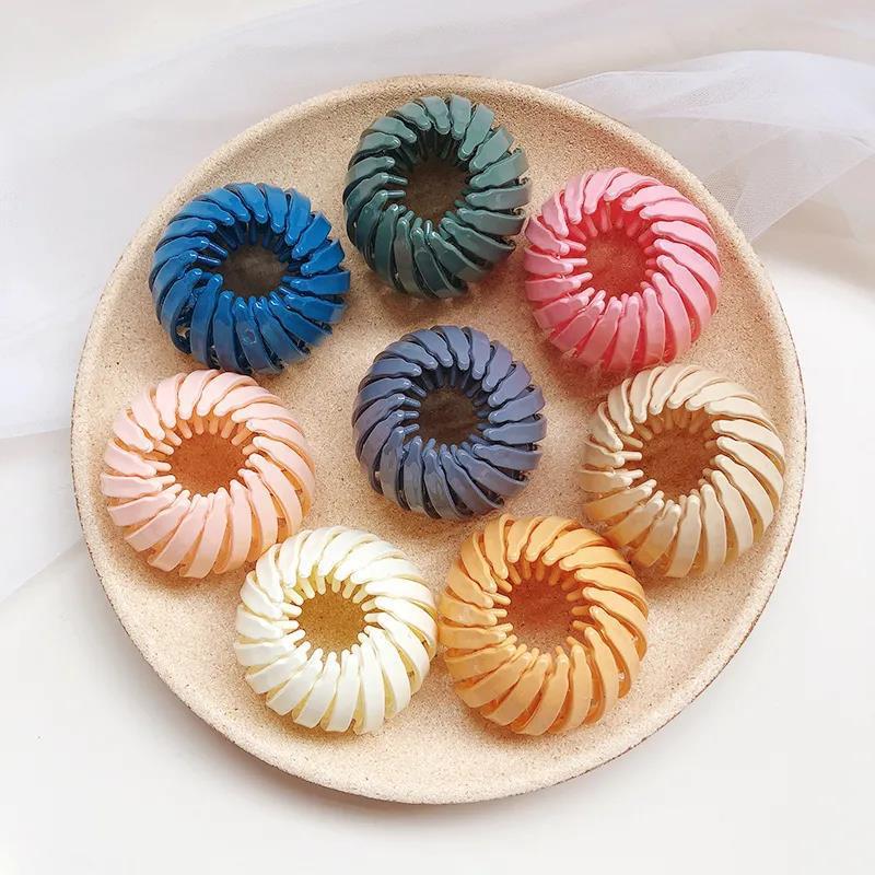 Pinza para el pelo con forma de nido de colores