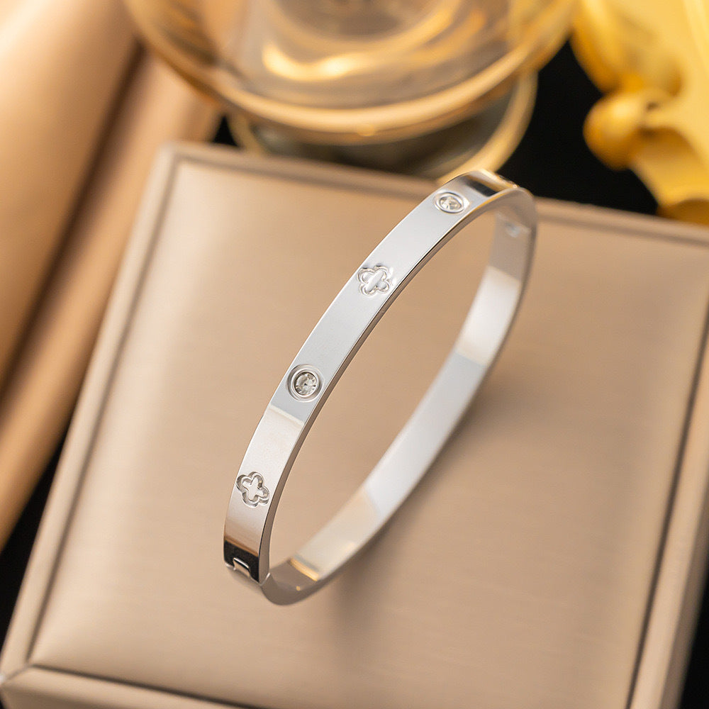 Pulseira elegante de aço inoxidável com fivela de diamante, pulseira de trevo simples para mulheres