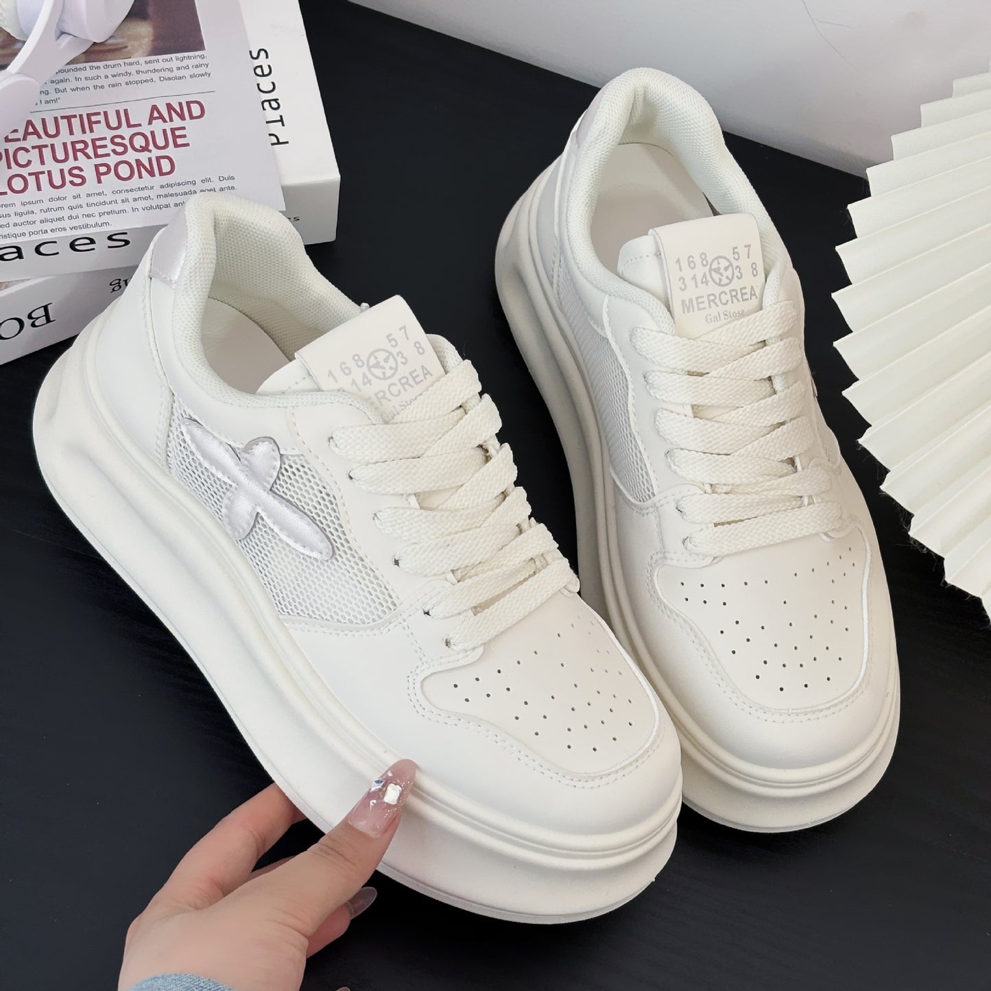 Zapatos blancos ultraligeros transpirables de verano para mujer.