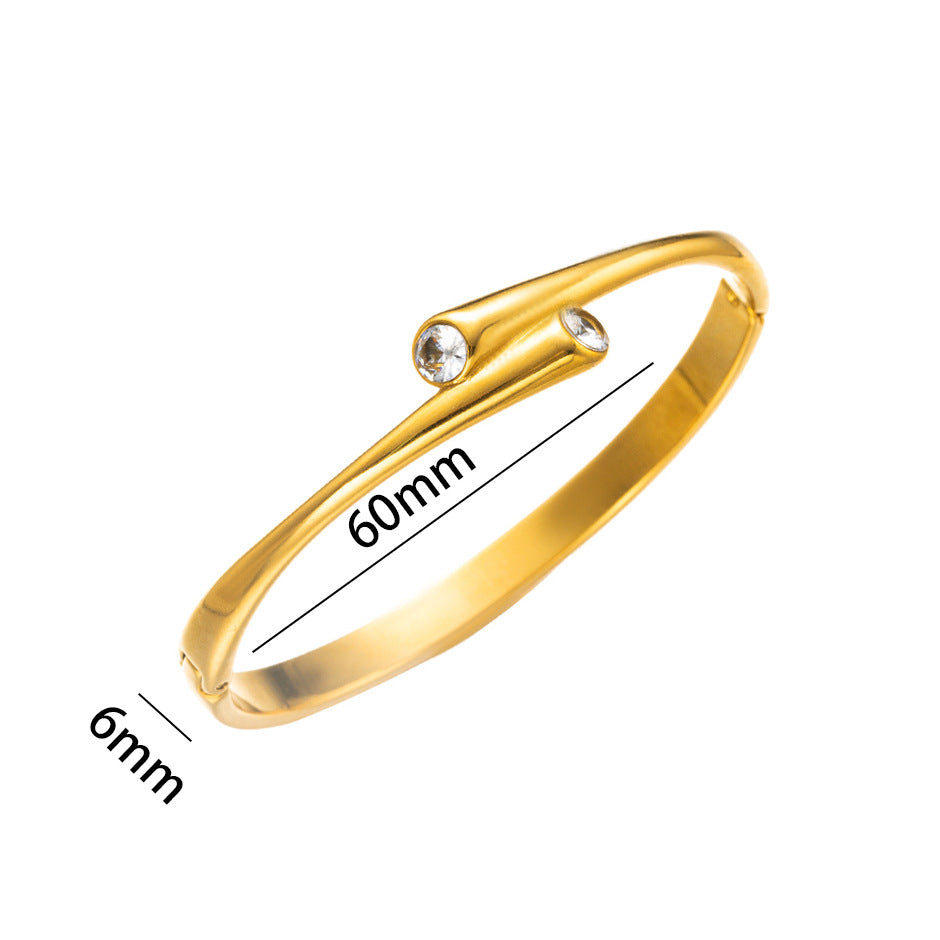 Pulseira moderna de ouro, cruz irregular, estilo amplo