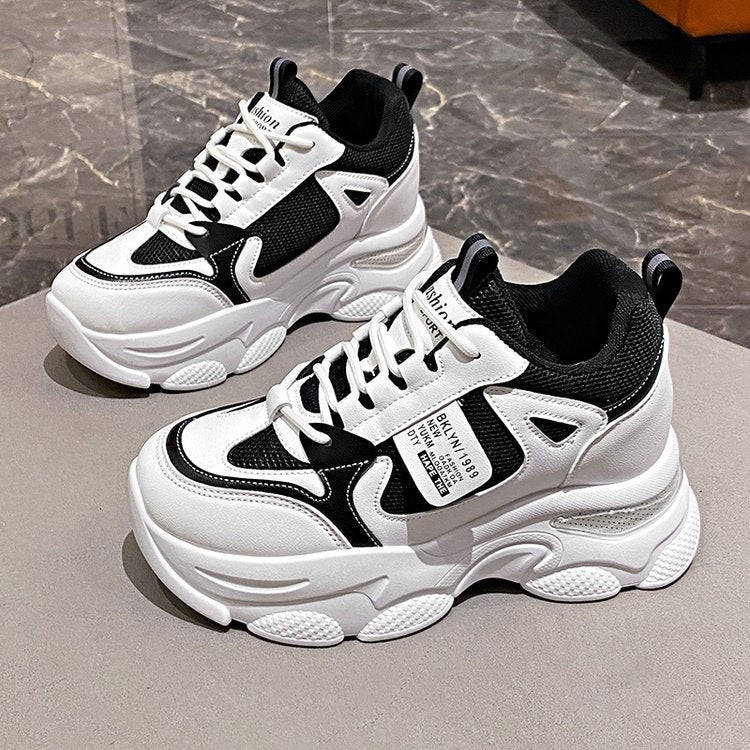 Thick-soled lace-up sneakers