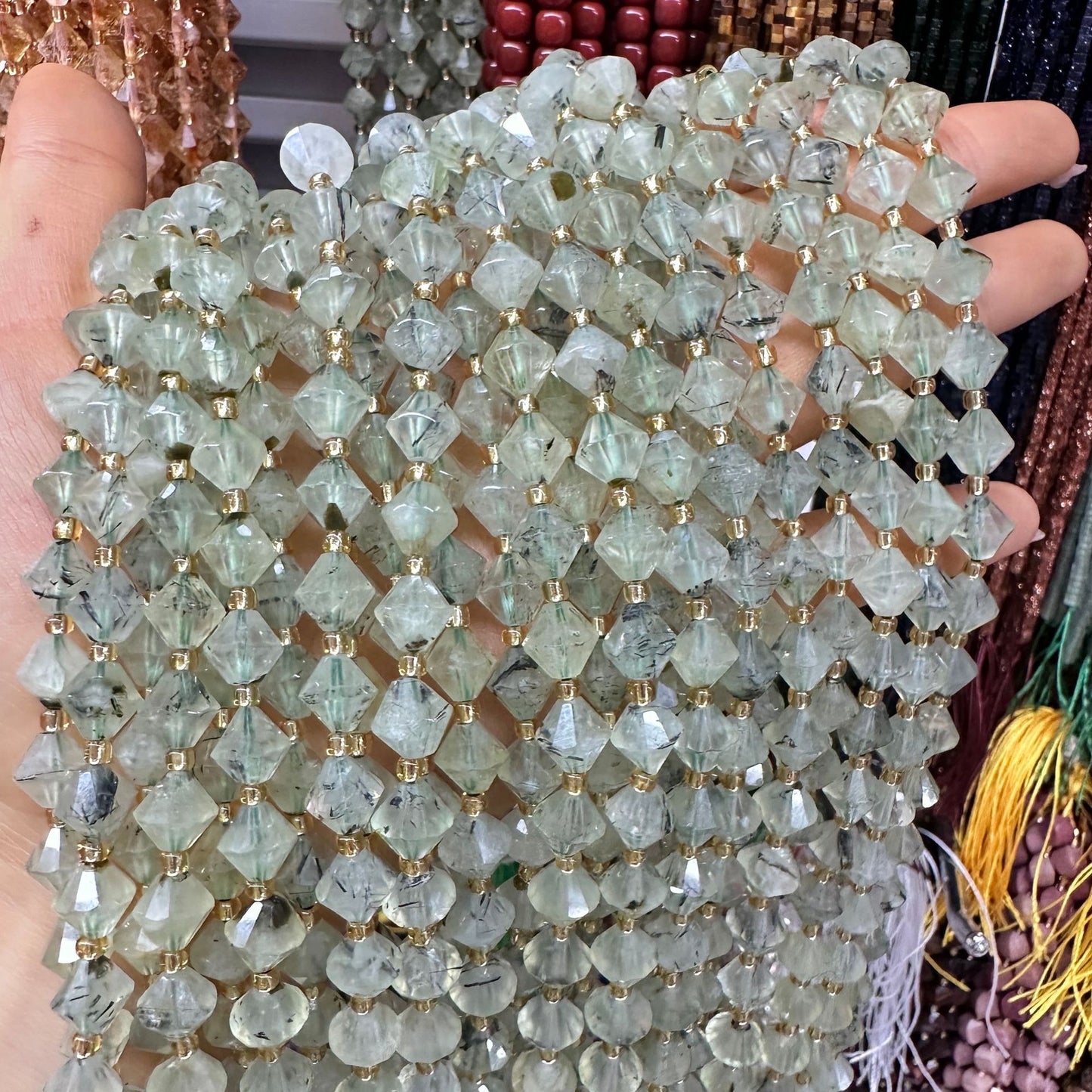 Contas de forma especial de pedra de uva de pirâmide de cristal