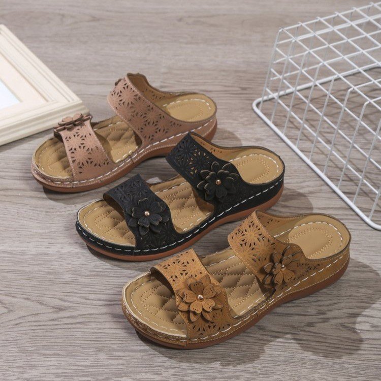 Soft-soled hollow flower sandals