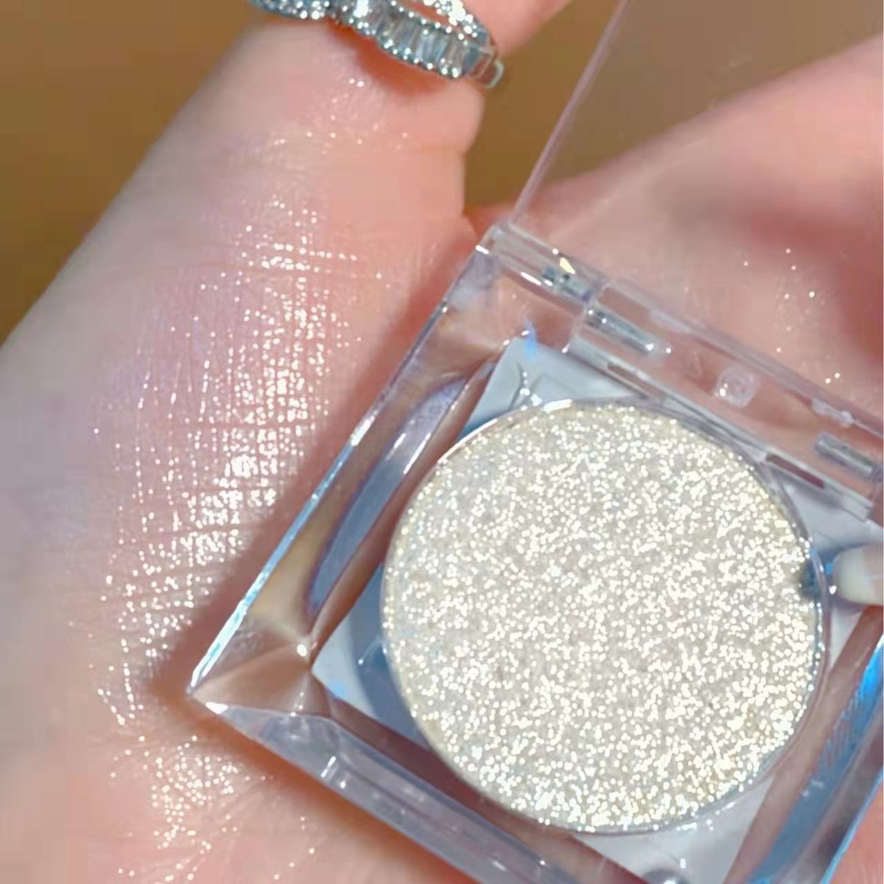 Sombra de ojos con purpurina galáctica de un solo color