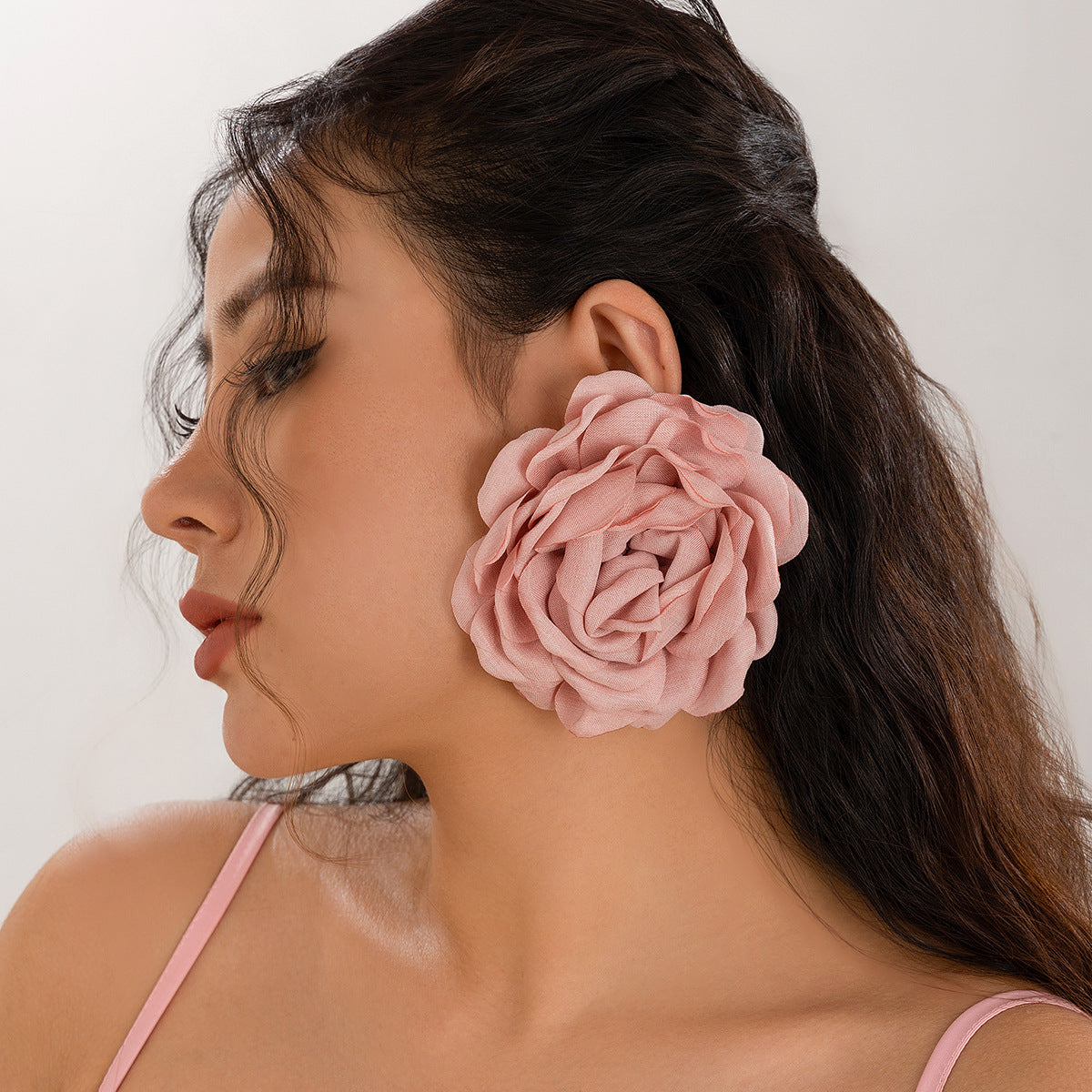 Collar de hilo encerado de cuero con flor de rosa roja