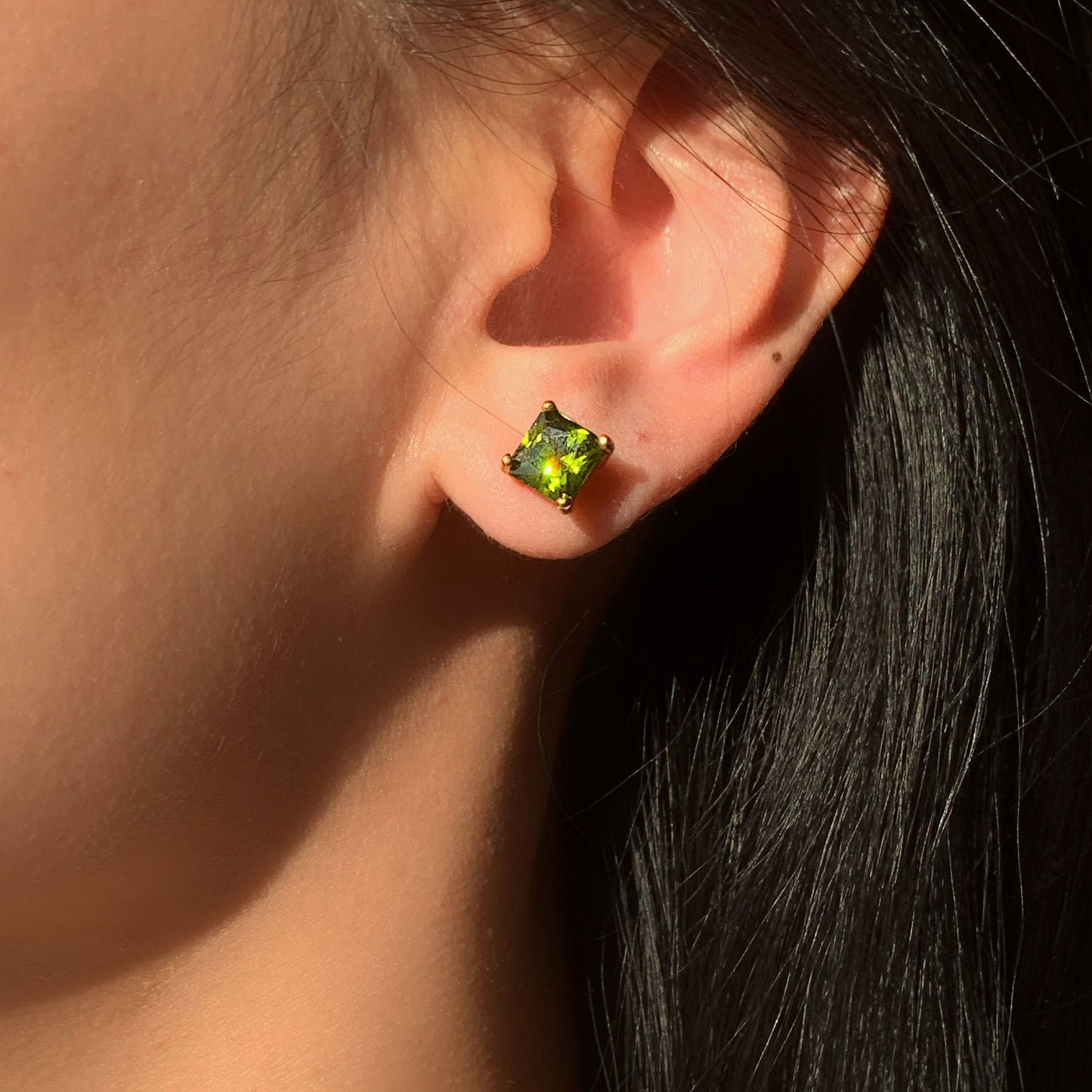 Pendientes cuadrados de circonitas blanco/rosa/verde té