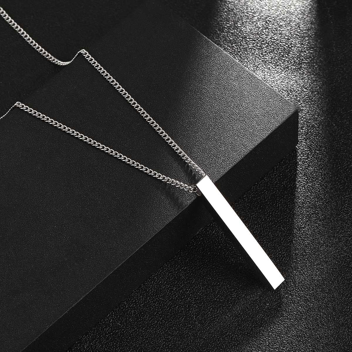 Collar largo tridimensional de acero inoxidable.
