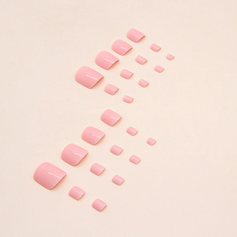 Uñas de los pies frescas y rosadas