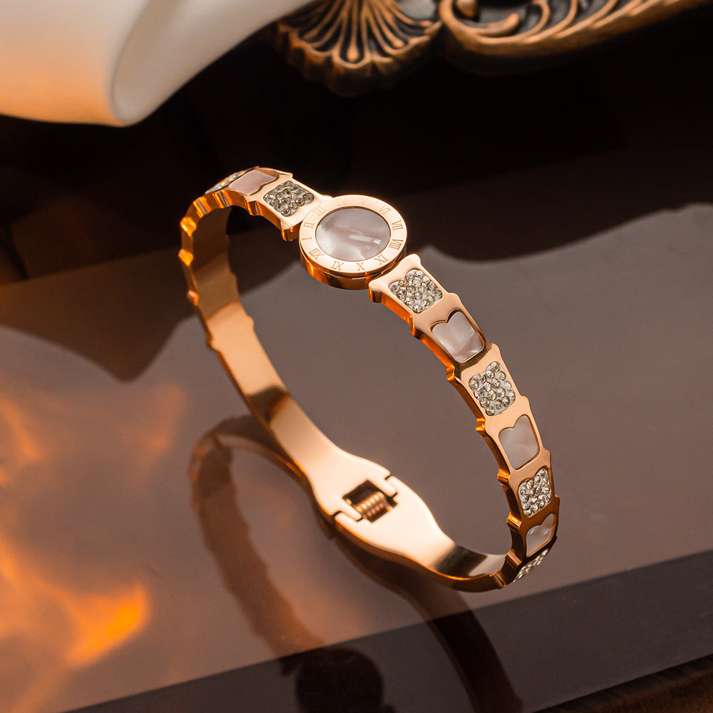 Pulseira com algarismos romanos: aço inoxidável titânio banhado a ouro