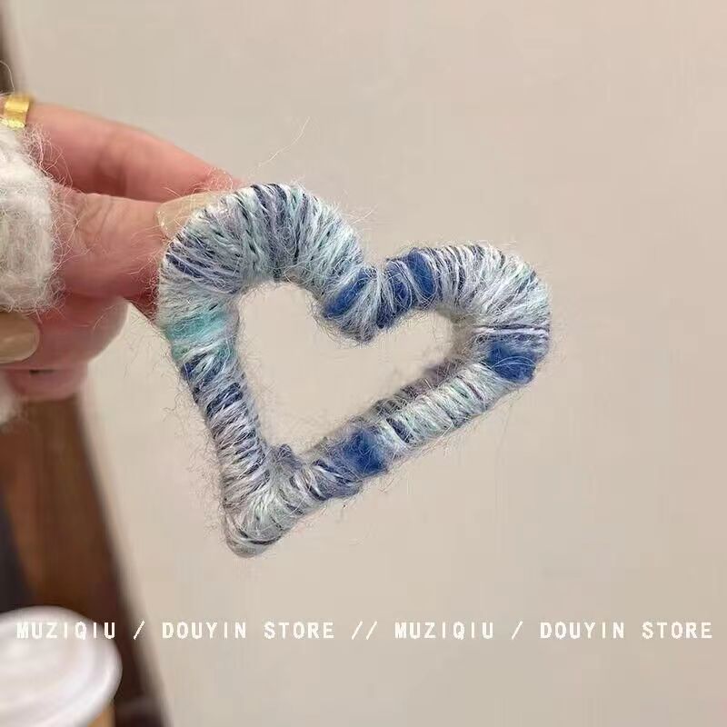 Yarn love grab clip girl