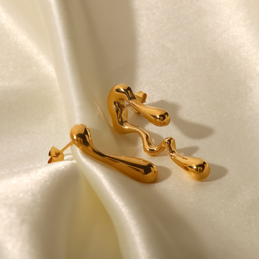 Teardrop shape earrings