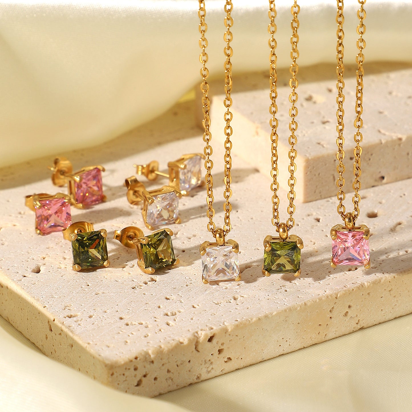 Pendientes cuadrados de circonitas blanco/rosa/verde té