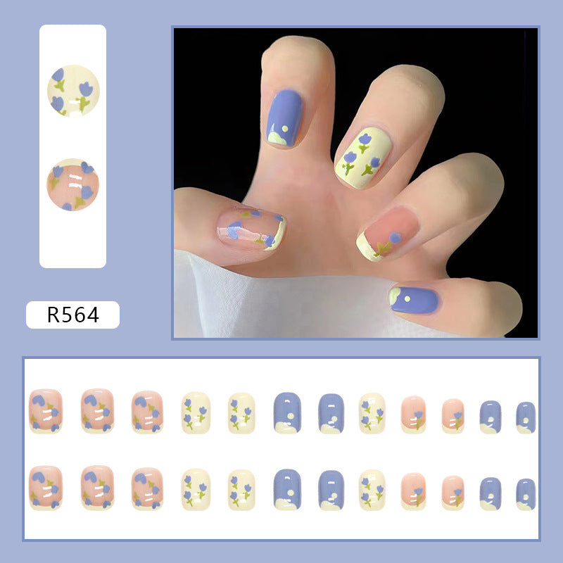 Uñas de color azul hielo puro