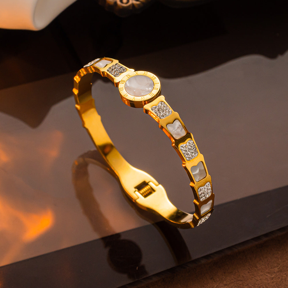 Pulseira com algarismos romanos: aço inoxidável titânio banhado a ouro