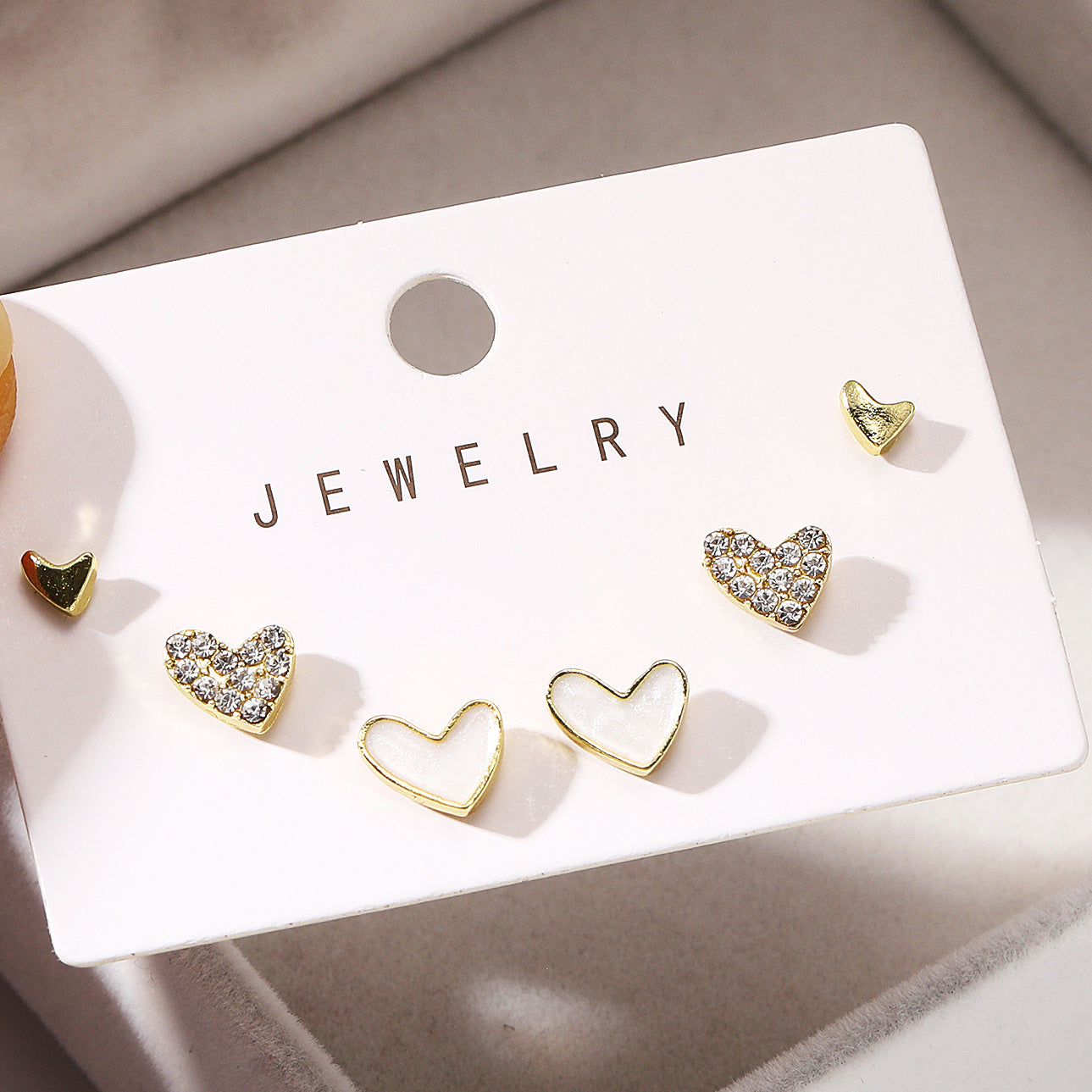 Pendientes de corazón blanco