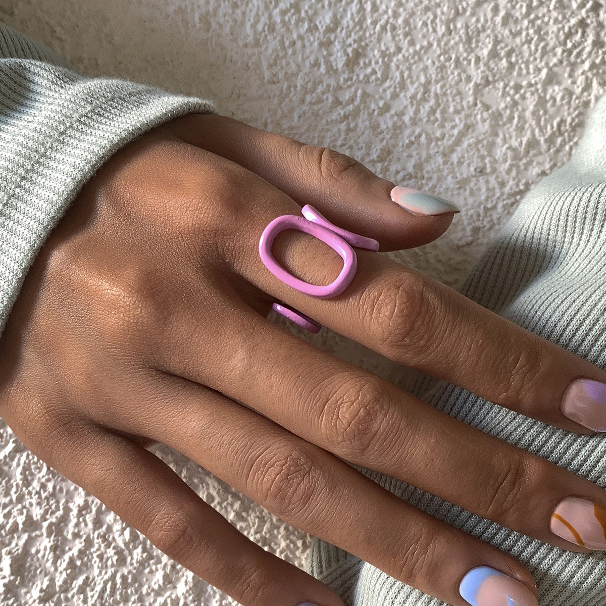 Anillo con cola de personalidad de macarrón