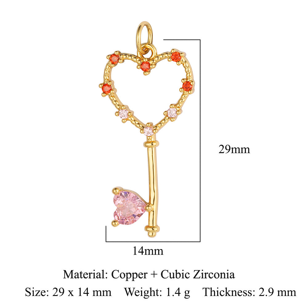 Colgante de cobre y circonita con forma de llave y corazón de melocotón