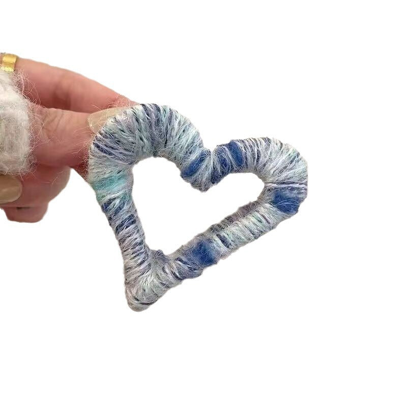 Yarn love grab clip girl