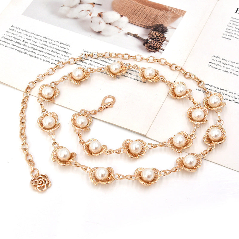 Pearl pendant decorated with thin belt,