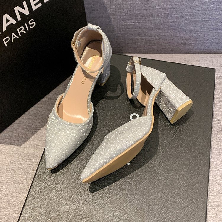 Pointed one-button women's shoes