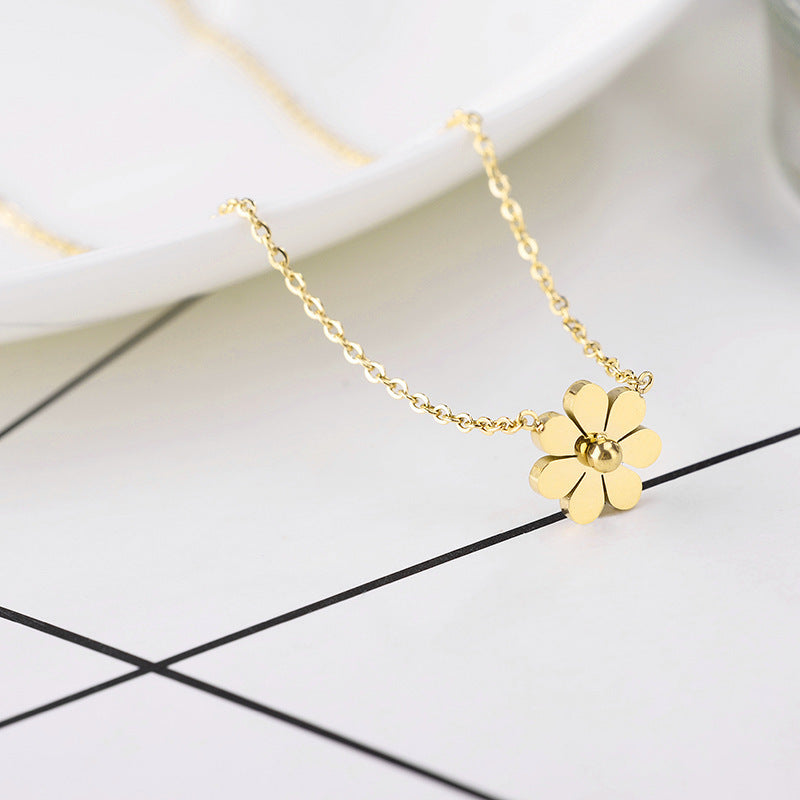 Small daisy titanium steel necklace