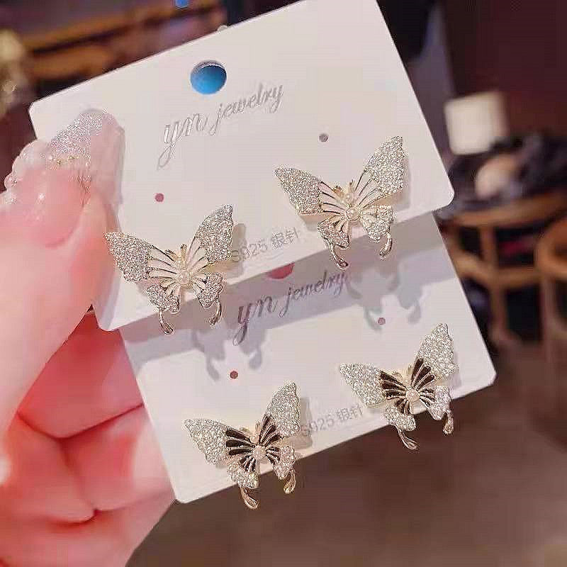 Pendientes de mariposa con circonitas en miniatura y aguja de plata S925