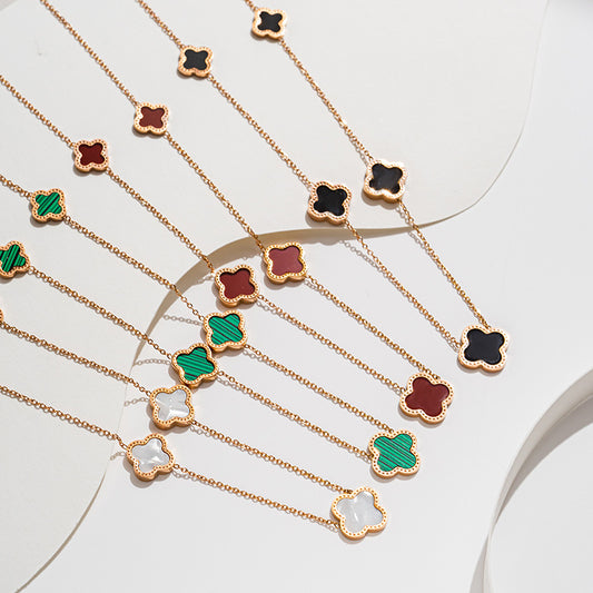 Colar de trevo de quatro folhas em aço titânio banhado a ouro 18K