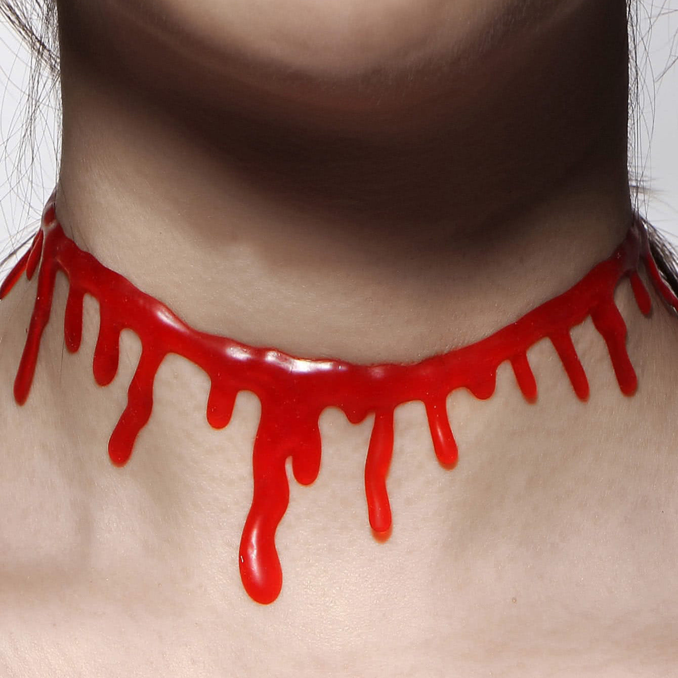 Collar de sangre oscura de vampiro de terror