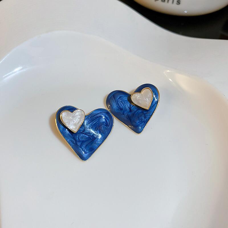 Blue oil-stained love stud earrings