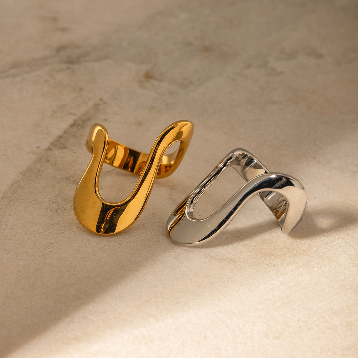 Anillo de acero inoxidable europeo y americano.