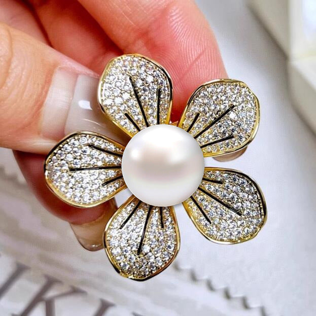 Five petal flower brooch ins