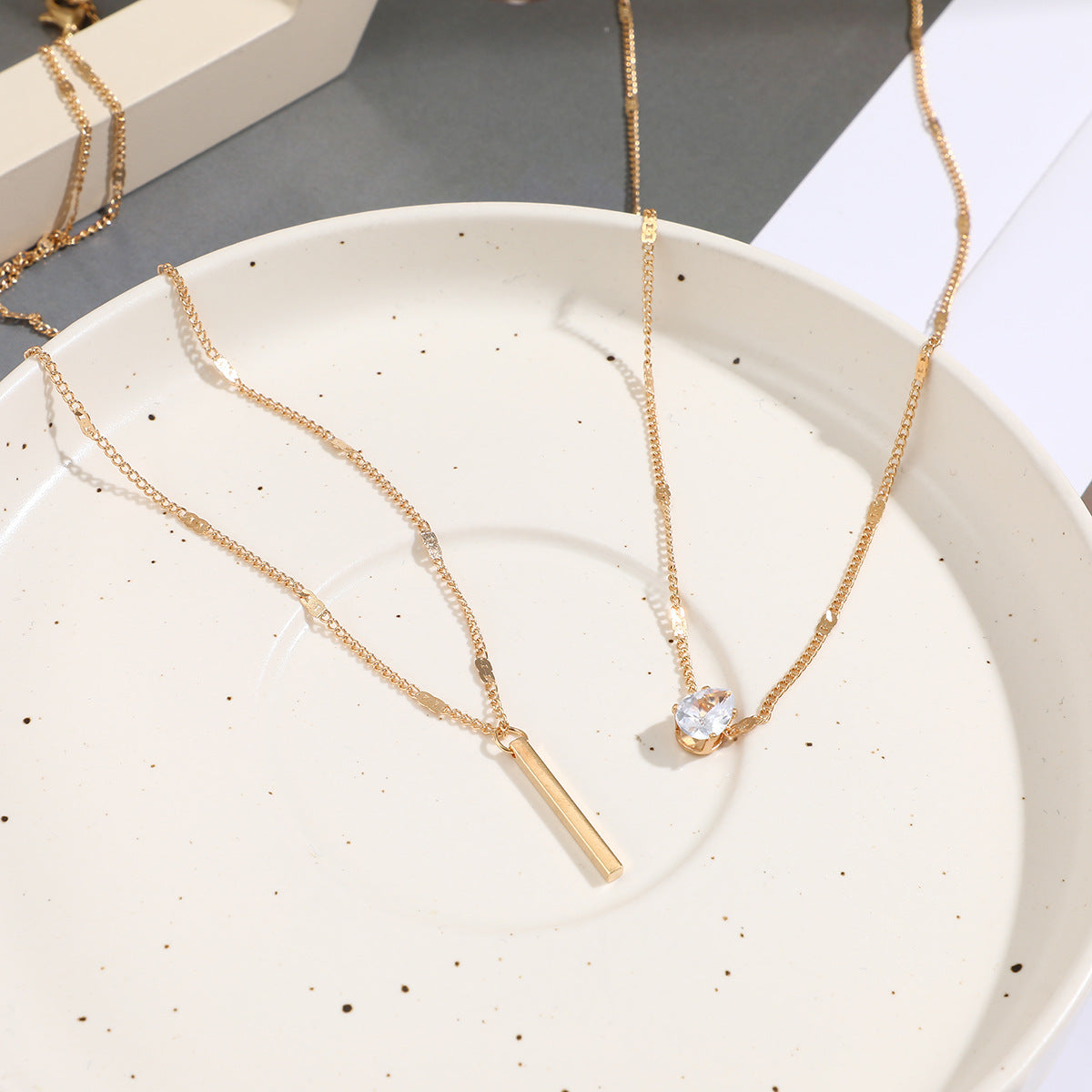 Collar largo con borlas de diamantes en forma de lágrima de doble capa