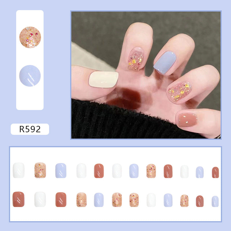 Uñas de color azul hielo puro