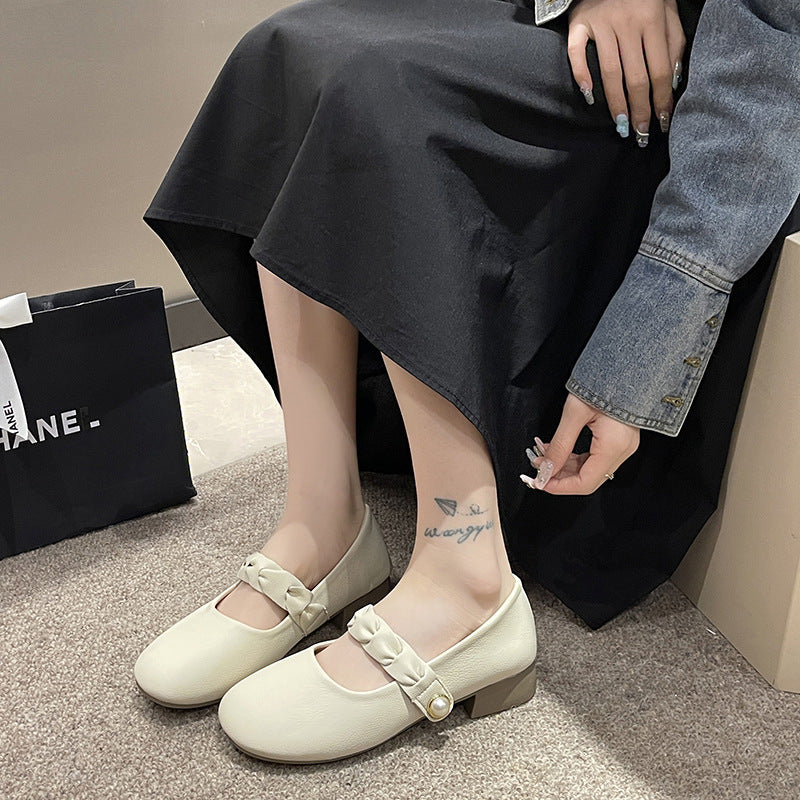 Soft-soled round head flats