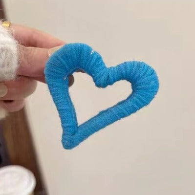 Yarn love grab clip girl