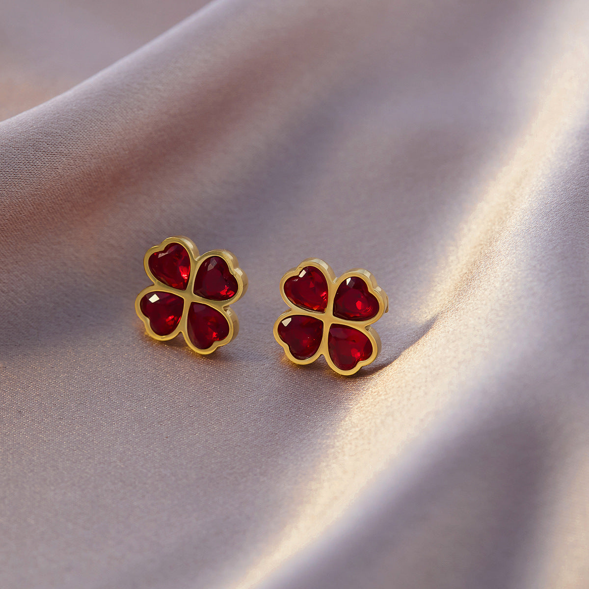 Four-leaf clover titanium steel ear buckle advanced design sense