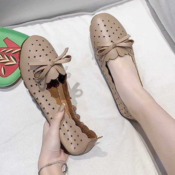Butterfly section flat-soled shoes