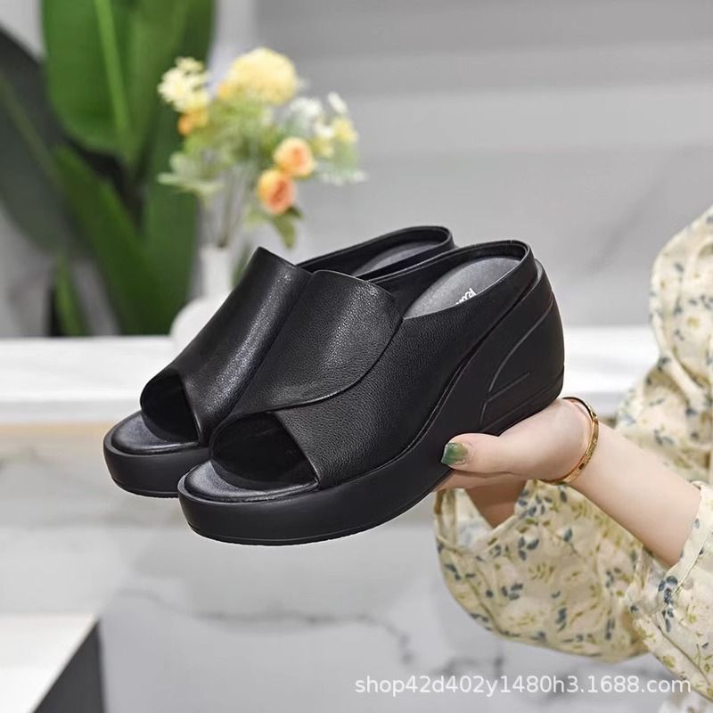 Summer heightening sandals