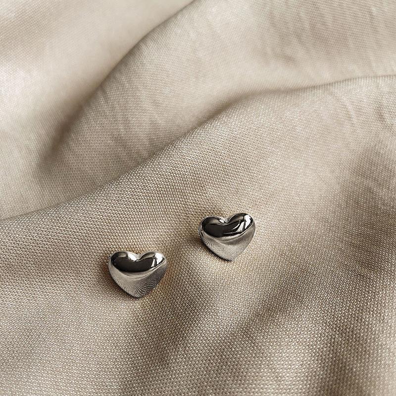 Korean-Style Titanium Steel Heart Earrings — 2024 Thin Trendy Design