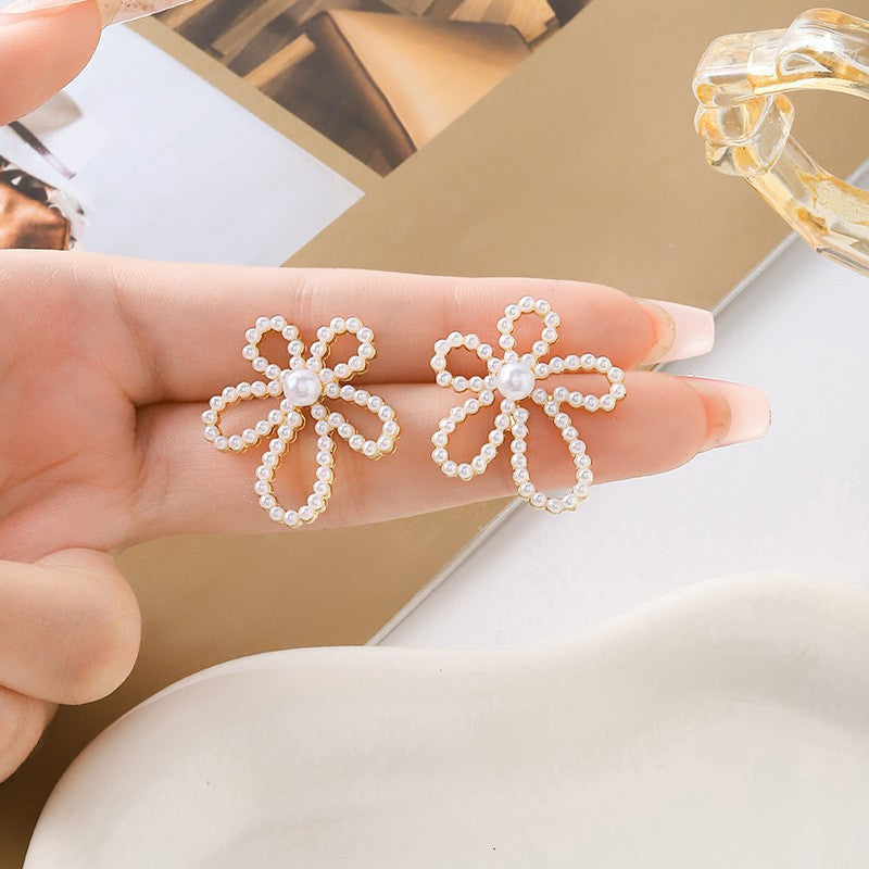 Pearl delicate flower stud earrings wholesale