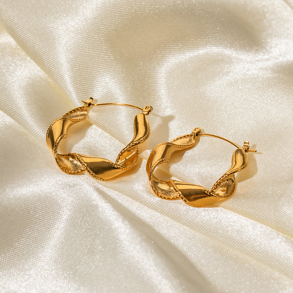 Wave pattern earrings