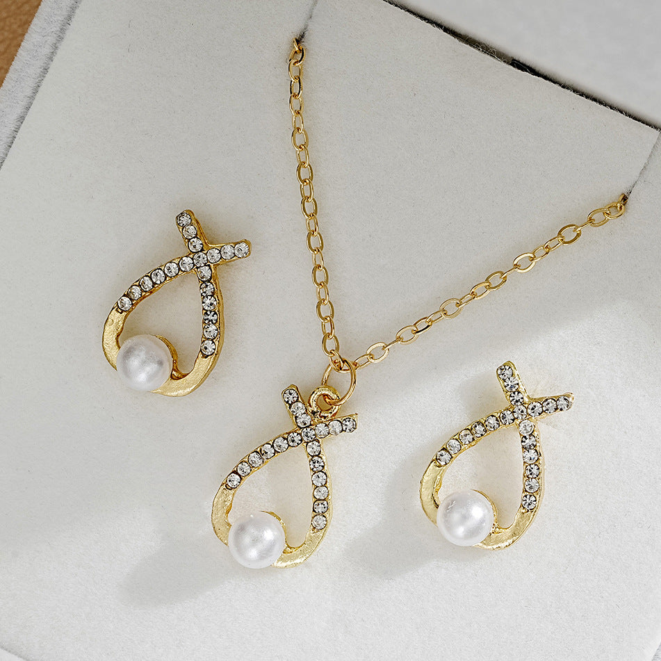 Conjunto de joyas con pendientes, collar y perlas de diamantes de imitación